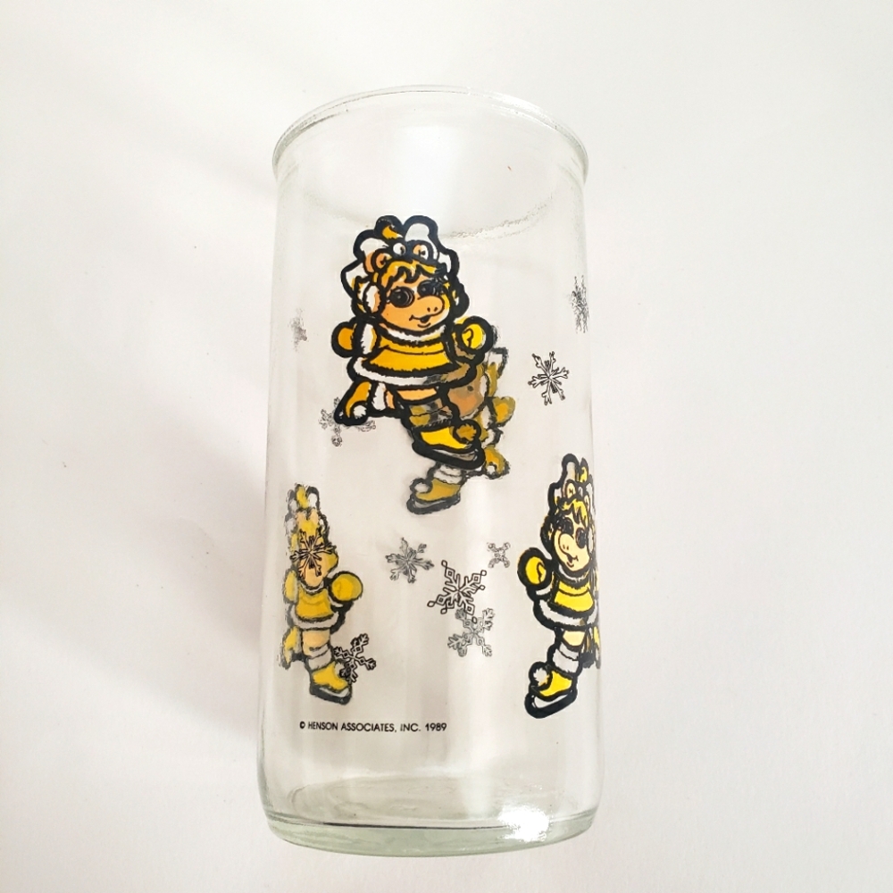 Vintage 1989 Henson Associates Ms Piggy Muppets Glass Cup Winter Snowflake